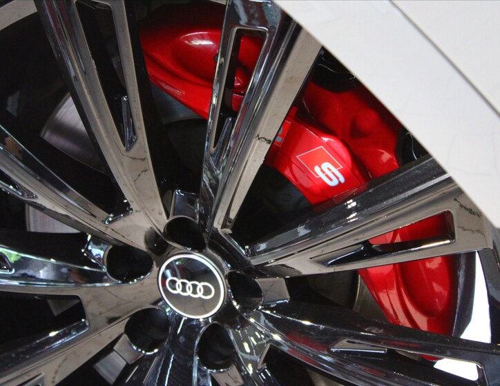Audi SQ8 8