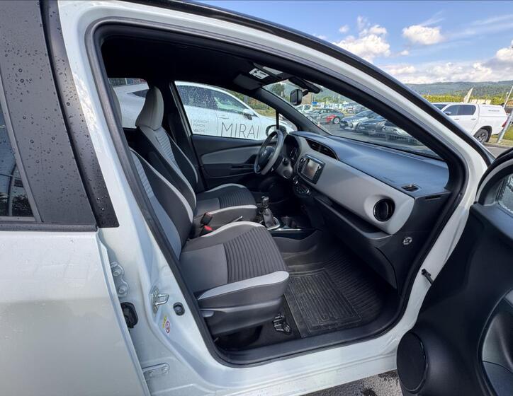 Toyota Yaris 9