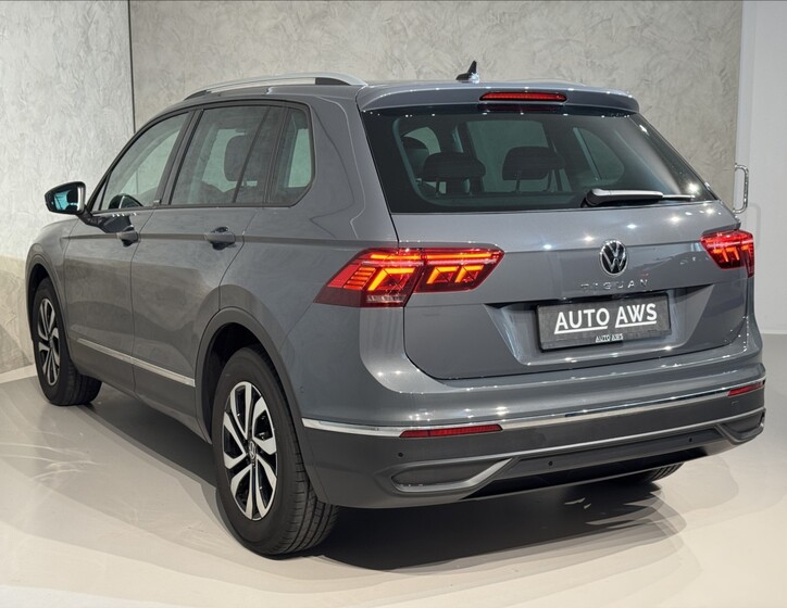 Volkswagen Tiguan 9